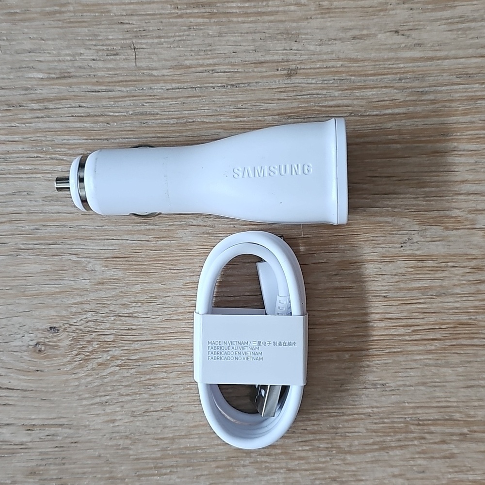 OEM Samsung White Car Charger with Adaptive Fast Charging